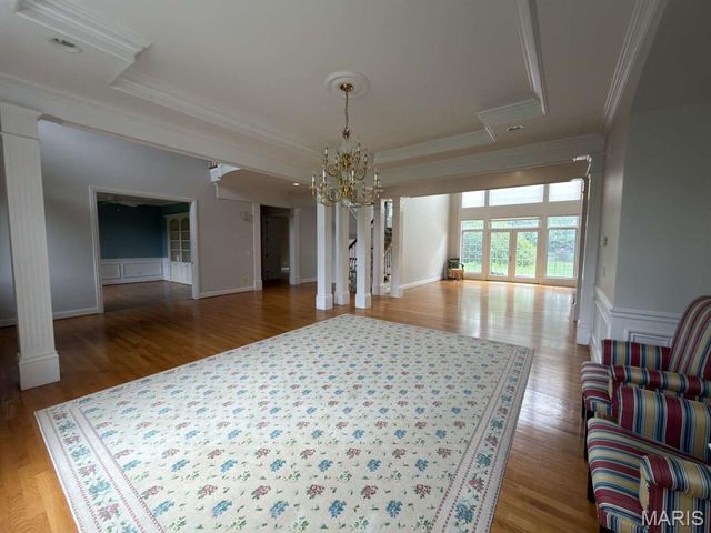 2457 Town and Country Lane, Town And Country, MO 63131