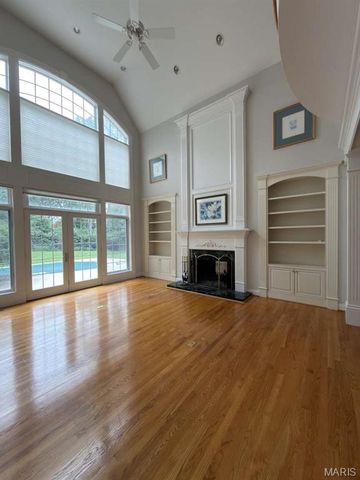 2457 Town and Country Lane, Town And Country, MO 63131