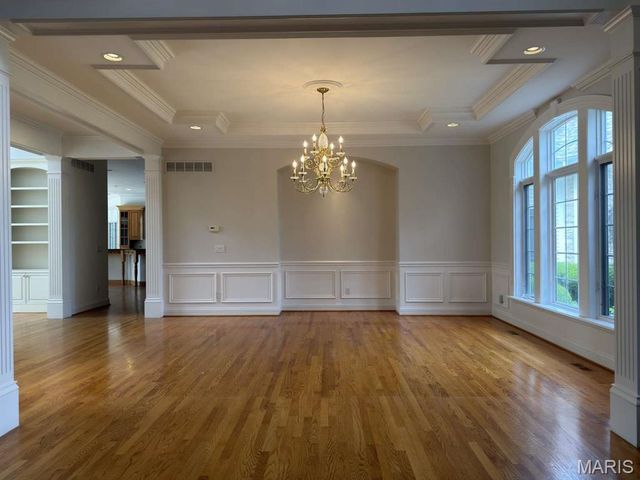 2457 Town and Country Lane, Town And Country, MO 63131