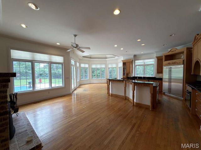2457 Town and Country Lane, Town And Country, MO 63131