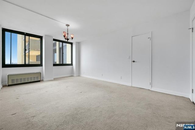 300 Winston Drive 919, Cliffside Park, NJ 07010