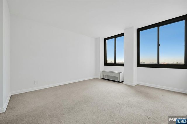 300 Winston Drive 919, Cliffside Park, NJ 07010