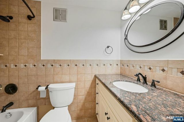 300 Winston Drive 919, Cliffside Park, NJ 07010