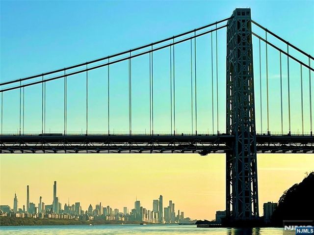 300 Winston Drive 919, Cliffside Park, NJ 07010