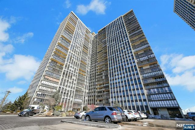 300 Winston Drive 919, Cliffside Park, NJ 07010