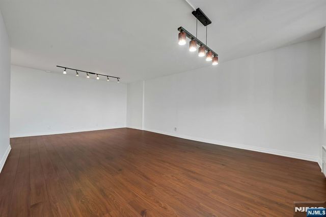 300 Winston Drive 919, Cliffside Park, NJ 07010