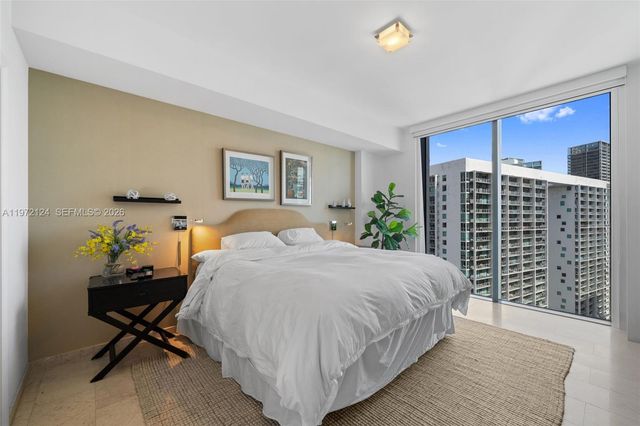 68 SE 6th St 3209, Miami, FL 33131