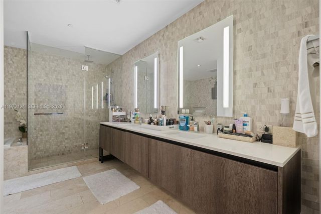 68 SE 6th St 3209, Miami, FL 33131