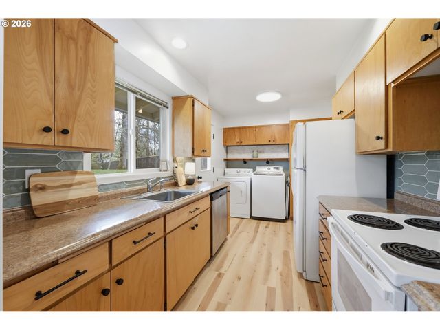 239 Ne Azalea Dr, Adair Village, OR 97330