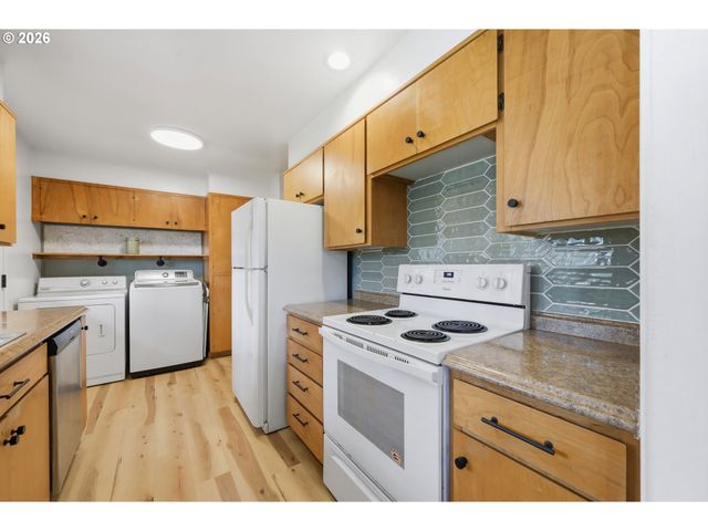 239 Ne Azalea Dr, Adair Village, OR 97330