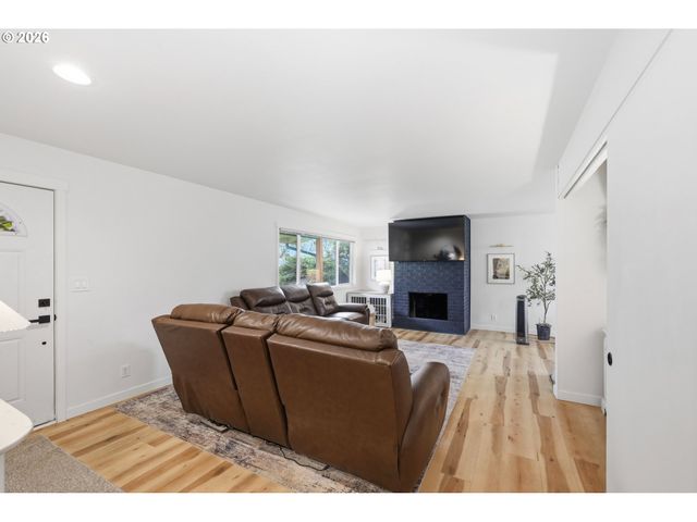 239 Ne Azalea Dr, Adair Village, OR 97330