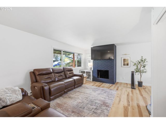 239 Ne Azalea Dr, Adair Village, OR 97330