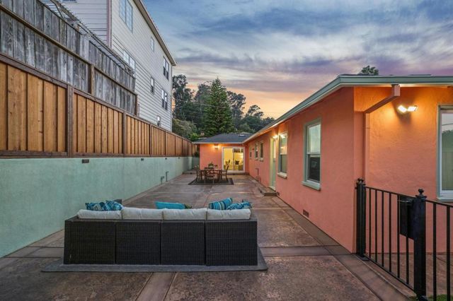 293 W 39th Avenue, San Mateo, CA 94403