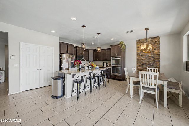 10155 W GOLDEN Lane, Peoria, AZ 85345