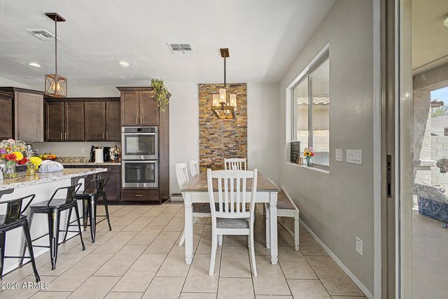 10155 W GOLDEN Lane, Peoria, AZ 85345