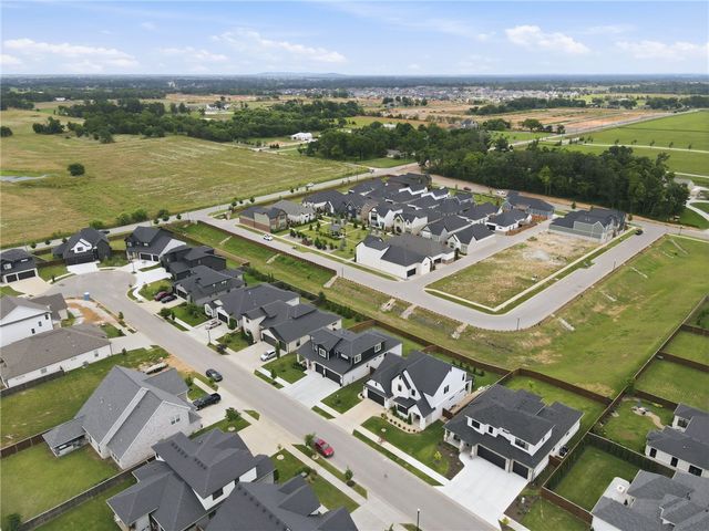 3507 SW Starburst Avenue, Bentonville, AR 72713