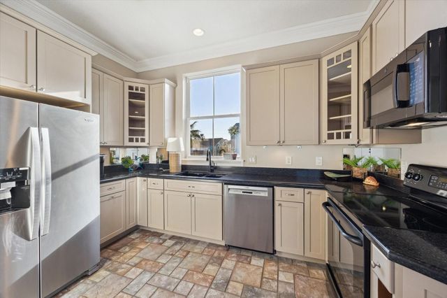 1854 Tiki Drive, Tiki Island, TX 77554