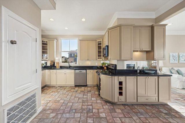 1854 Tiki Drive, Tiki Island, TX 77554