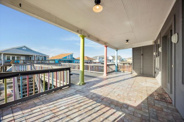 1854 Tiki Drive, Tiki Island, TX 77554