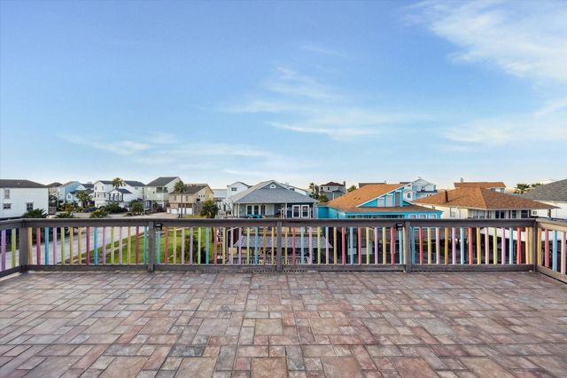 1854 Tiki Drive, Tiki Island, TX 77554