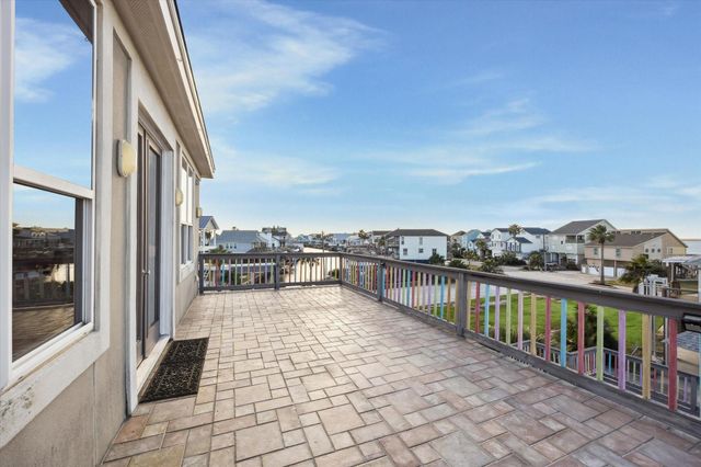 1854 Tiki Drive, Tiki Island, TX 77554