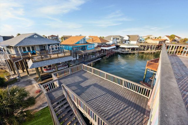 1854 Tiki Drive, Tiki Island, TX 77554