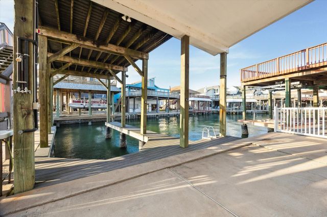 1854 Tiki Drive, Tiki Island, TX 77554