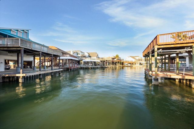 1854 Tiki Drive, Tiki Island, TX 77554