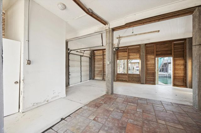 1854 Tiki Drive, Tiki Island, TX 77554