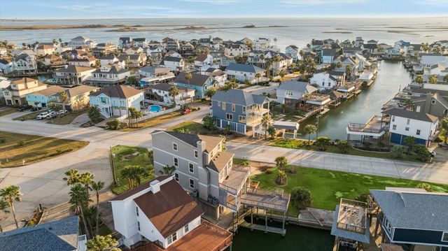 1854 Tiki Drive, Tiki Island, TX 77554