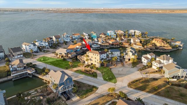 1854 Tiki Drive, Tiki Island, TX 77554