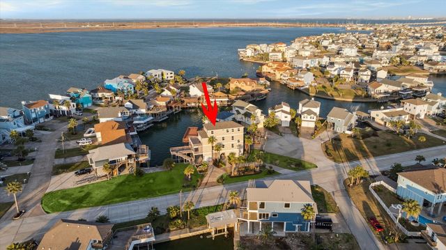 1854 Tiki Drive, Tiki Island, TX 77554