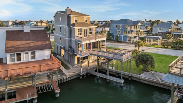 1854 Tiki Drive, Tiki Island, TX 77554