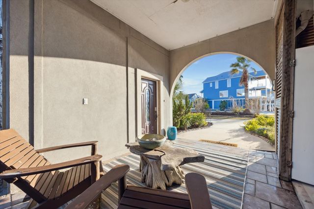 1854 Tiki Drive, Tiki Island, TX 77554