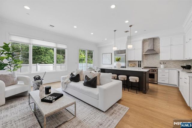 22 Gabriel Court 22, Paramus, NJ 07652