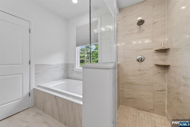 22 Gabriel Court 22, Paramus, NJ 07652