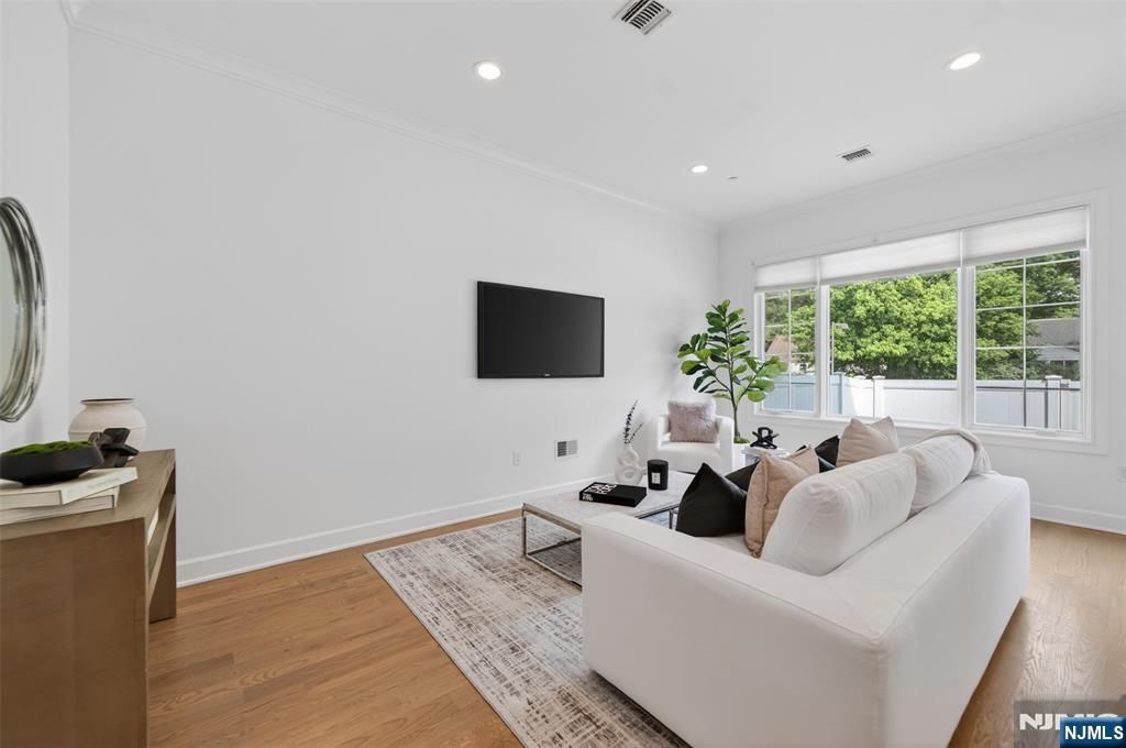 22 Gabriel Court 22, Paramus, NJ 07652