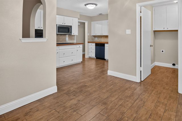 2208 Cambridge Drive, Hurst, TX 76054