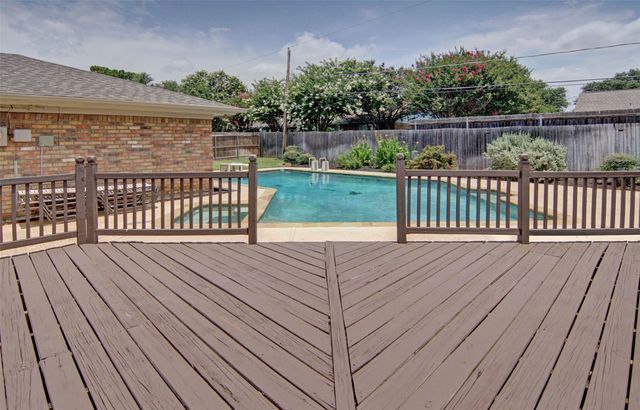 2208 Cambridge Drive, Hurst, TX 76054