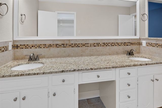 2208 Cambridge Drive, Hurst, TX 76054