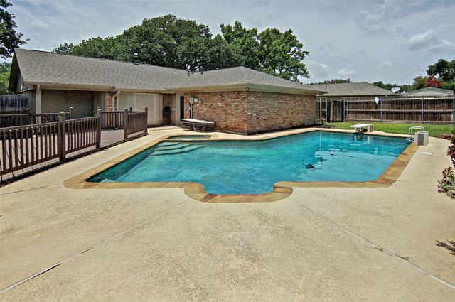 2208 Cambridge Drive, Hurst, TX 76054