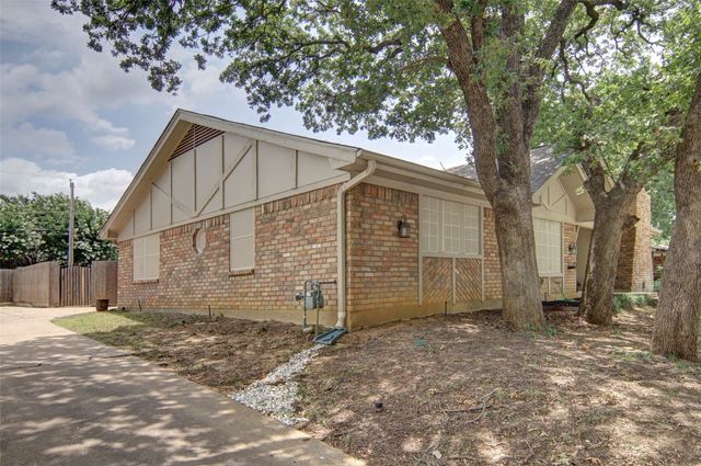 2208 Cambridge Drive, Hurst, TX 76054