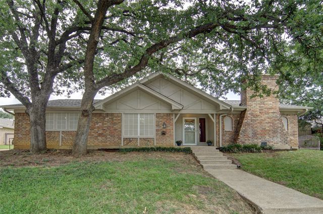 2208 Cambridge Drive, Hurst, TX 76054