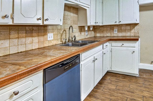 2208 Cambridge Drive, Hurst, TX 76054