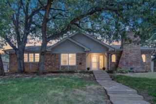 2208 Cambridge Drive, Hurst, TX 76054