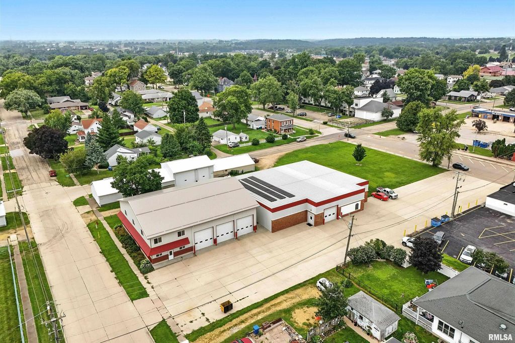 618 6TH Street, De Witt, IA 52742