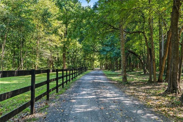 1816 Yorkshire Drive, Woodstock, GA 30189