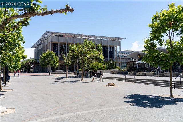 1538 Russell St, Berkeley, CA 94703