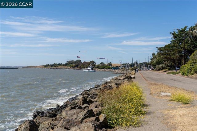 1538 Russell St, Berkeley, CA 94703