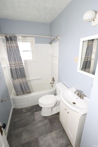 2213 Kendall Street, South Bend, IN 46613